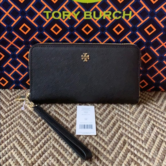 Tory Burch Handbags - NWT last one❤️Authentic Tory Burch Wristlet Wallet